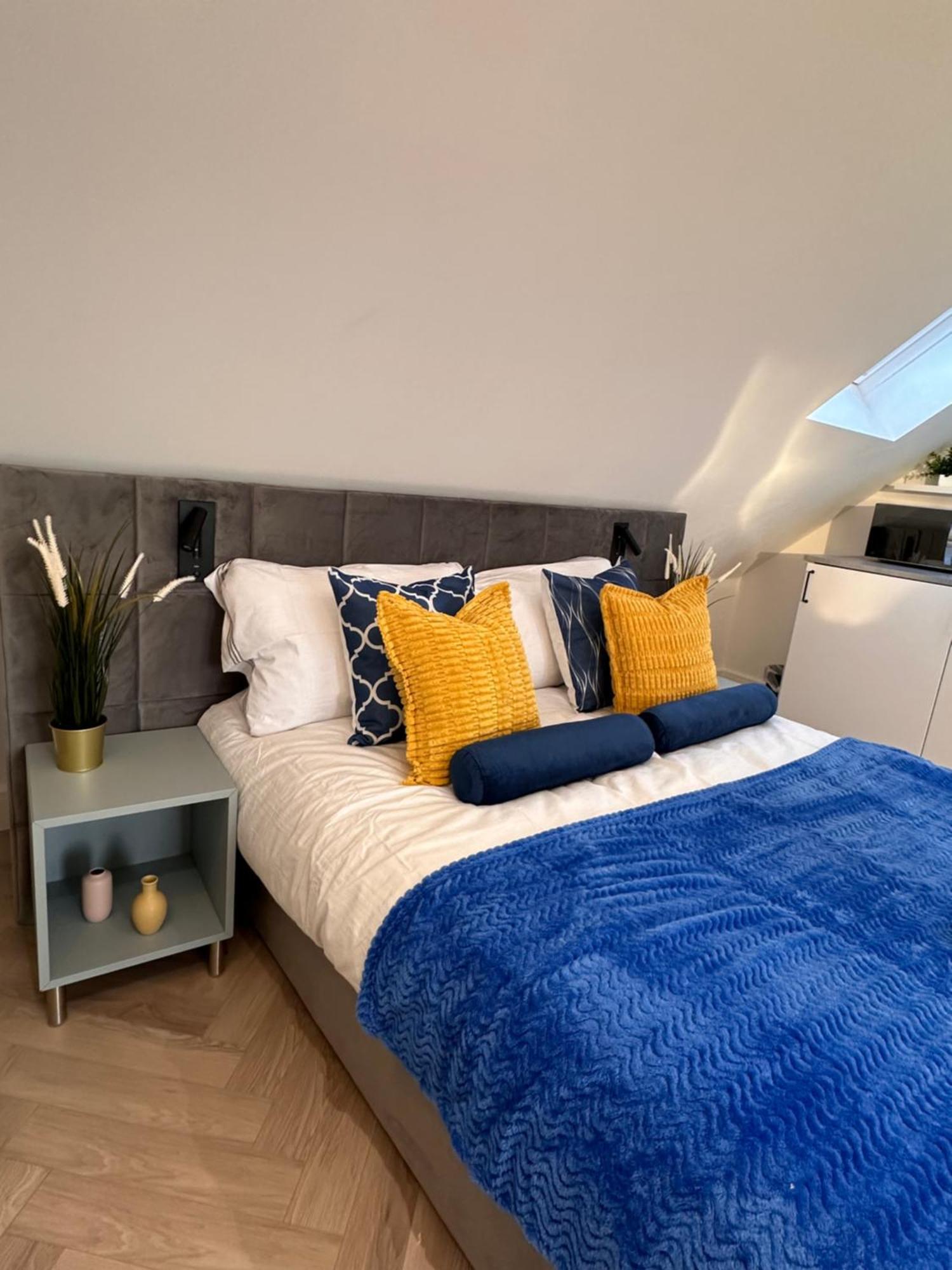 R5 - Luxury Private Ensuite Self-Contained Room - Newly Renovated Halesowen Exterior photo
