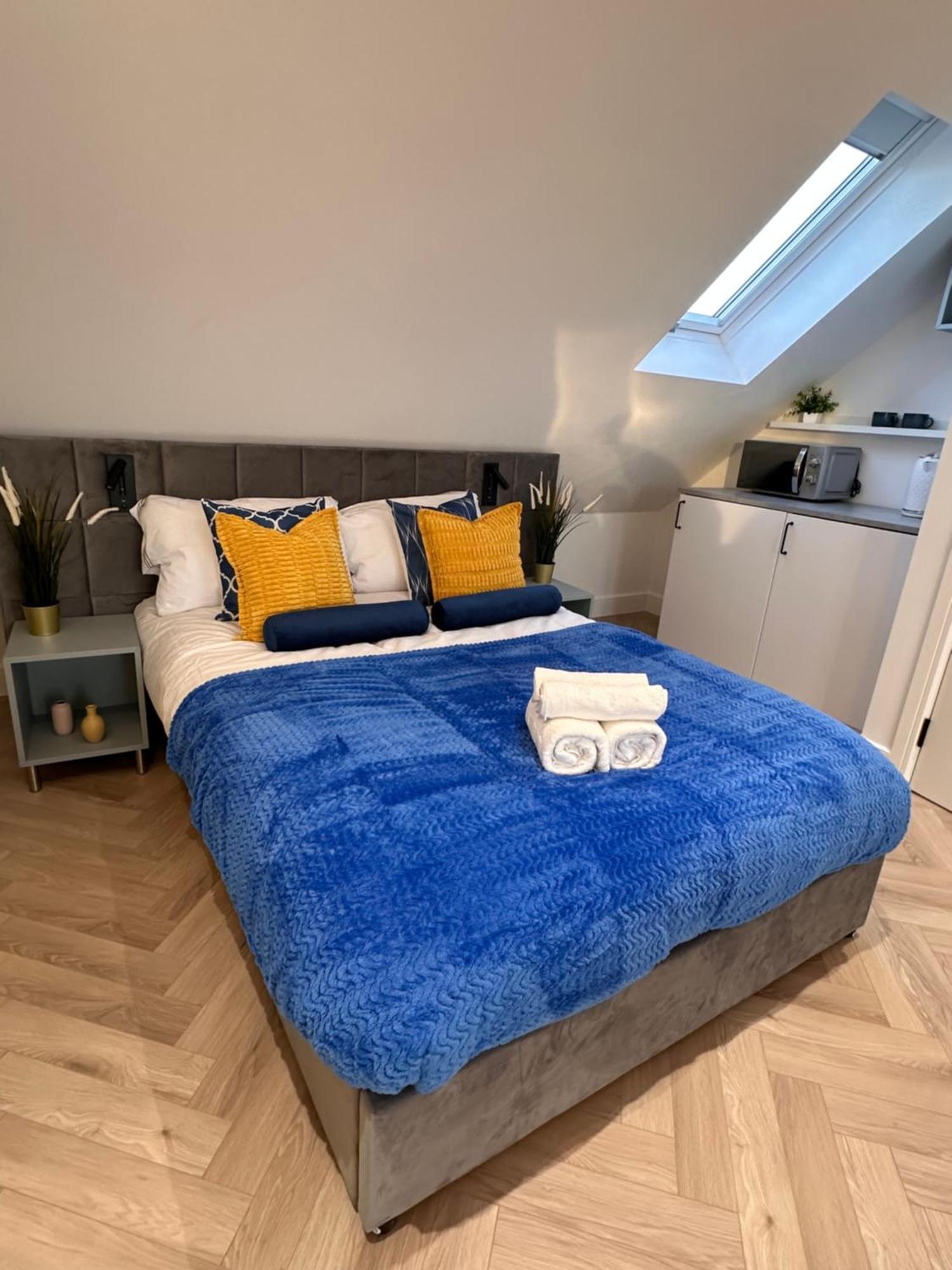 R5 - Luxury Private Ensuite Self-Contained Room - Newly Renovated Halesowen Exterior photo